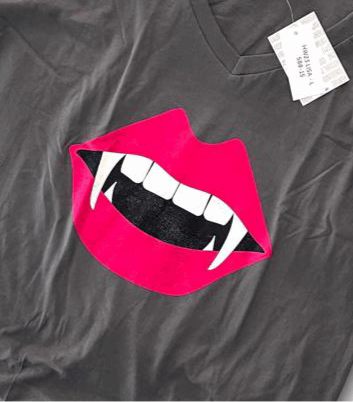 Halloween Lisa - Vampire Fangs Graphic