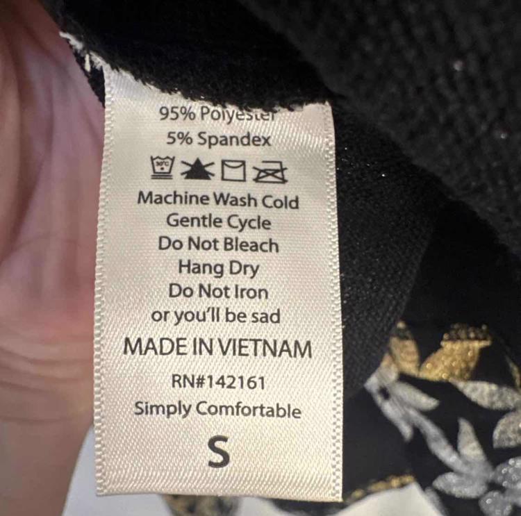 Clothing label with washing instructions and product details on a garment.